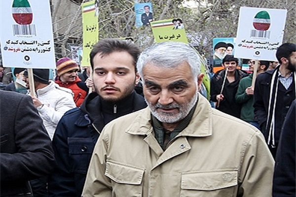 اللواء سليماني في مسيرة طهران (وكالة فارس)