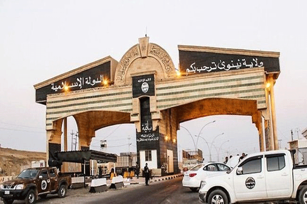 بوابة الموصل تحمل شعارات داعش