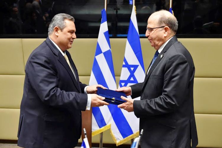 وزير الدفاع الاسرائيلي موشيه يعالون (يمين)
