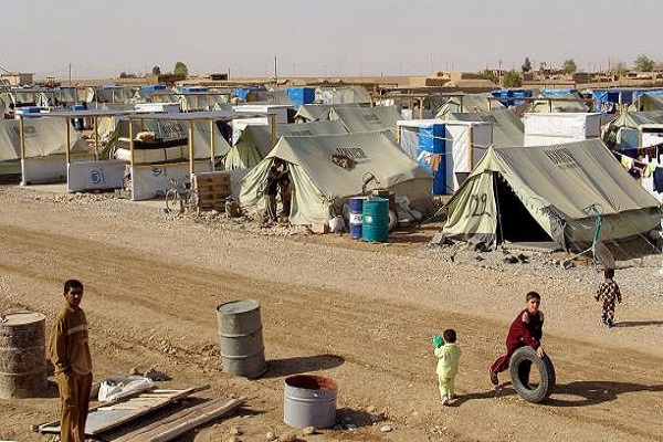 نازحون عراقيون في أحد مخيماتهم