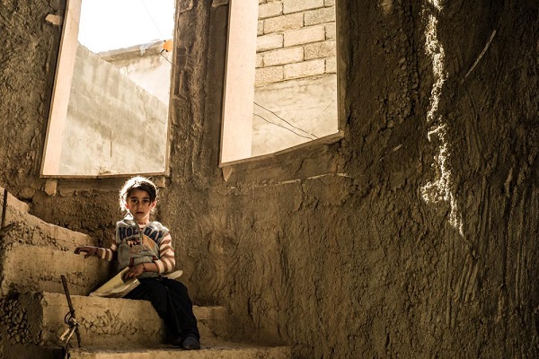 ابنة مقاتل أيزيدي في البشمركة تنتظر إياب والدها