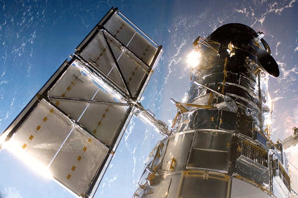تصدى التلسكوب هابل لمكوك الفضاء اتلانتس في عام 2009