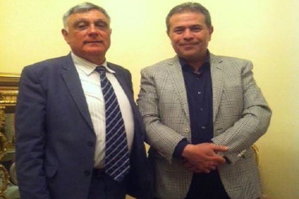 النائب المصري توفيق عكاشة إلى جانب السفير الاسرائيلي في القاهرة
