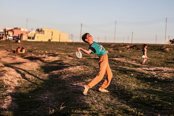 الحرب لا تمنع الصبية من اللعب في سنجار