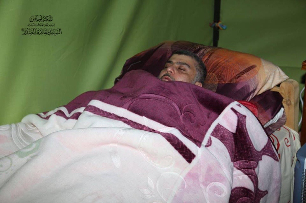 الصدر نائما في خيمة اعتصامه 