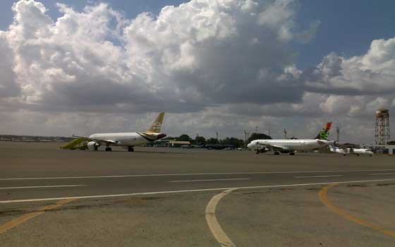 تعليق حركة الطيران في مطار معيتيقة الليبي لأسباب أمنية