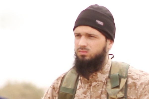 قاض باريسي يستقبل عائلة ضابط سوري ذبحه تنظيم داعش