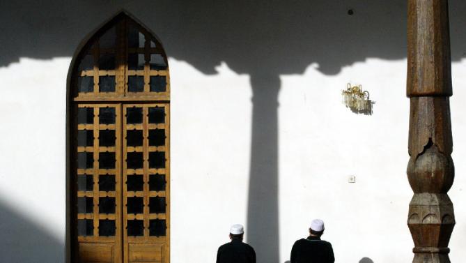 طاجيكستان تنوي وضع أجهزة وكاميرات في 70 مسجدًا