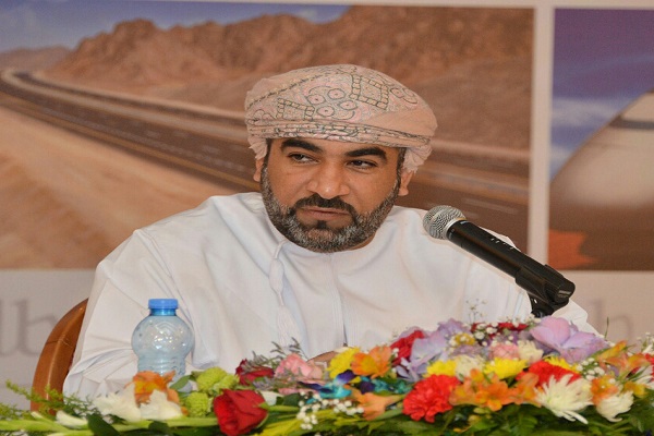 احمد الفطيسي وزير النقل والاتصالات العماني
