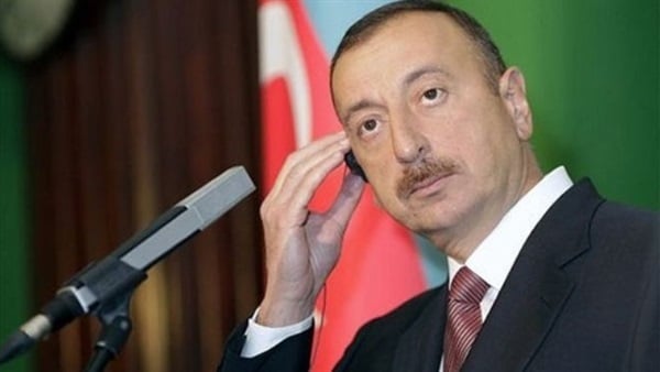 رئيس أذربيجان يطالب أمام كيري أرمينيا بسحب قواتها من قره باخ
