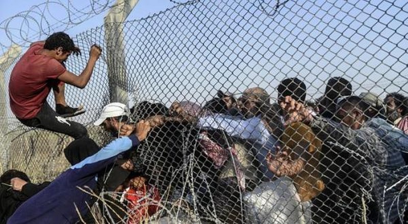 اليونان ستعيد اول 500 لاجئ إلى تركيا الاثنين