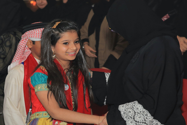 الشيخة جواهر القاسمي ترحب بالأطفال المشاركين