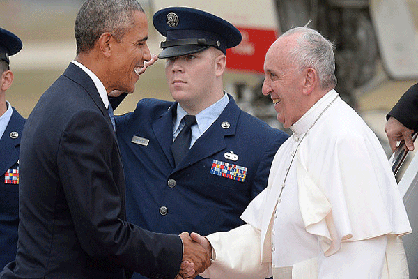 البابا فرنسيس يلفت الرئيس الأميركي بتدينه وانفتاحه في آن
