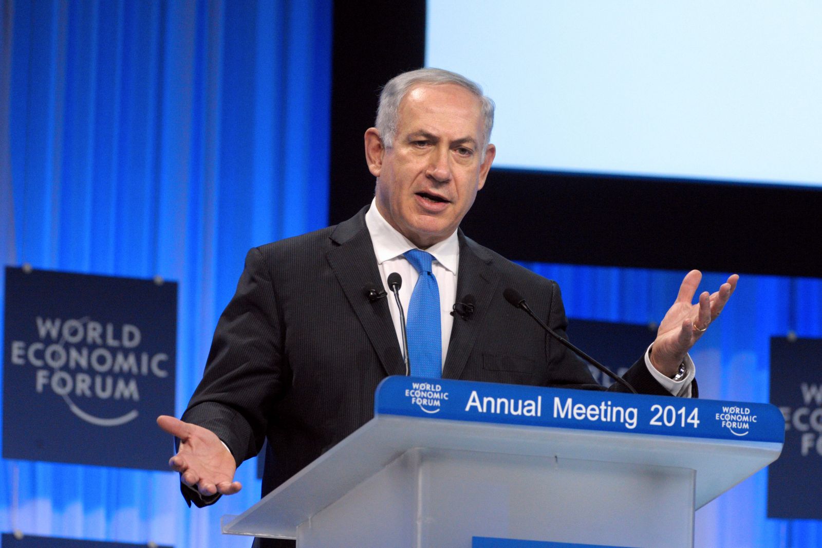 وزير إسرائيليّ يحذّر من انهيار الحكومة