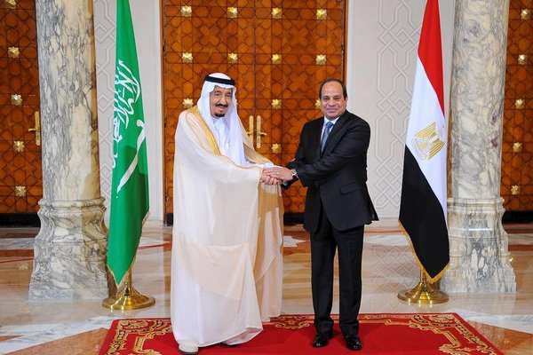 الملك سلمان يعقد جلسة مباحثات مع الرئيس المصري