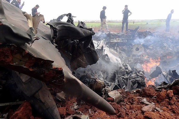 حطام الطائرة في ريف حلب الجنوبي