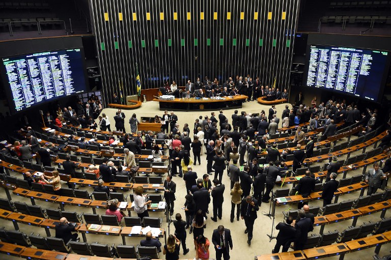 النواب البرازيلي يبدأ مناقشاته حول اقالة ديلما روسيف