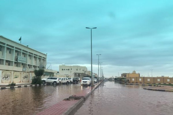 18 قتيلا خلال اسبوع من الامطار والسيول في السعودية