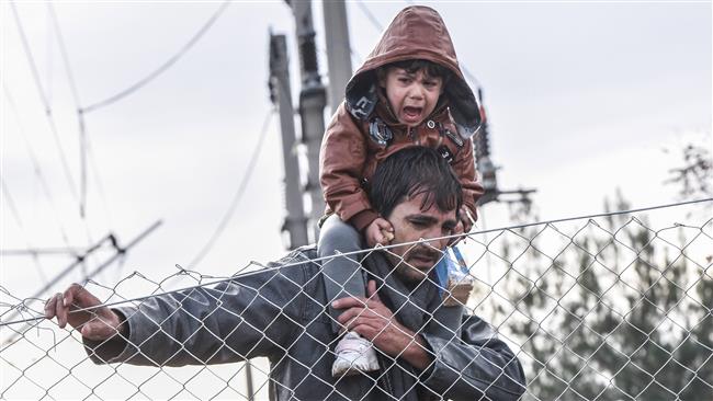 اليونان تتهم مقدونيا بالاستخدام المفرط للقوة ضد المهاجرين