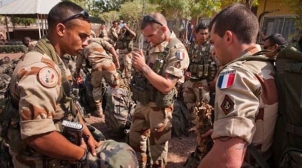 مقتل ثلاثة جنود فرنسيين بانفجار لغم بآليتهم في مالي