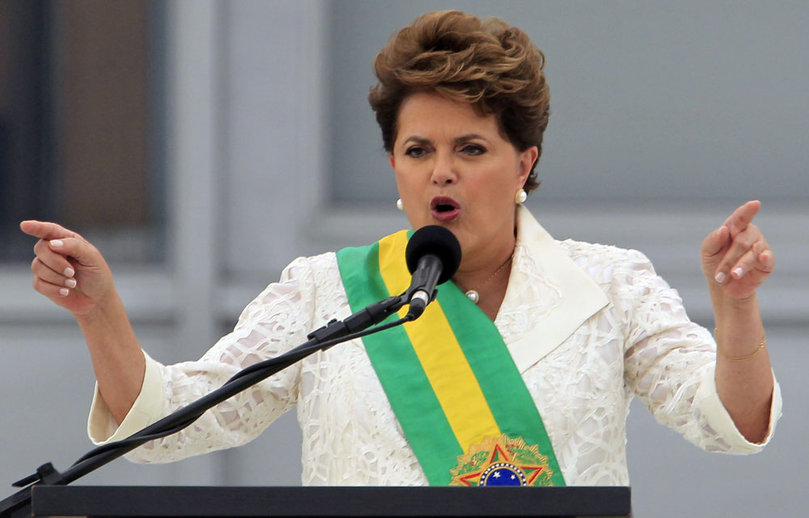 لجنة برلمانية برازيلية توصي بإقالة روسيف