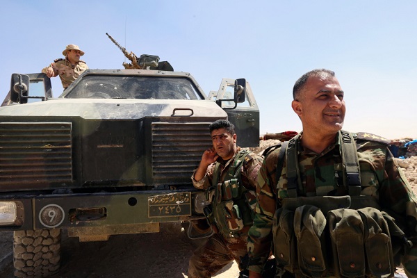 50 عنصرًا من قوات النظام السوري يسلمون انفسهم للأكراد
