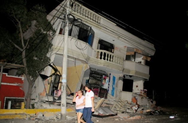 رئيس الاكوادور يعلن ارتفاع حصيلة ضحايا الزلزال الى 272 قتيلا ويؤكد انها "سترتفع"