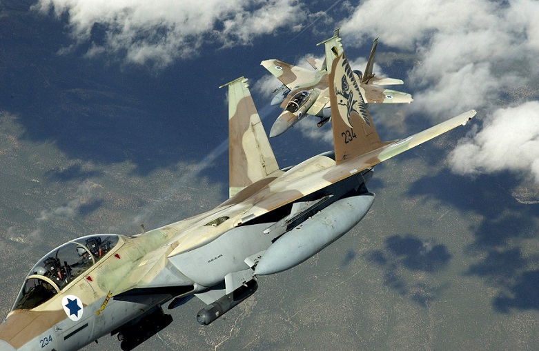 سلاح الجو الإسرائيلي يواكب طائرة مجهولة إلى مطار تل أبيب
