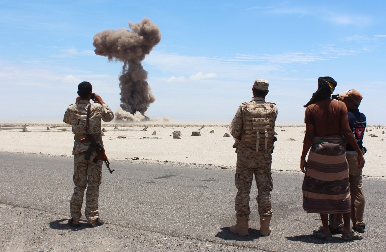 القوات اليمنية تستعيد مقرا عسكريا من القاعدة