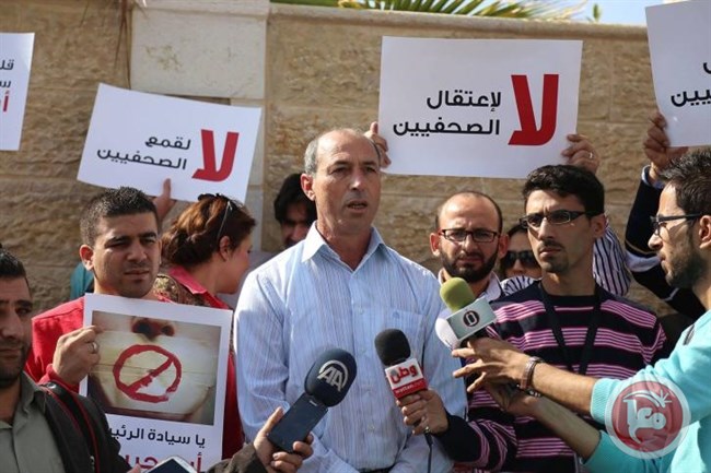 إسرائيل تعتقل عضوًا في الأمانة العامة لنقابة الصحافيين الفلسطينيين
