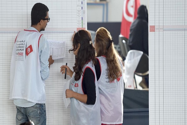 تونس تتجه نحو إجراء انتخابات بلدية في آذار 2017