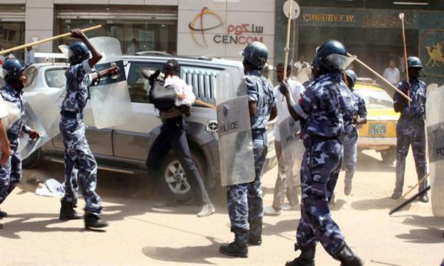 الشرطة السودانية تفرق طلابا يحتجون على مقتل زميل لهم