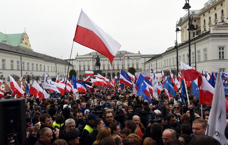 240 الف متظاهر ضد الحكومة في شوارع وارسو