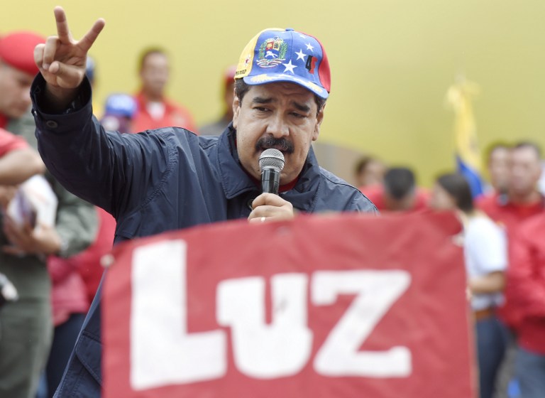 مادورو لأنصاره: تمرّدوا إذا تمت إقالتي !