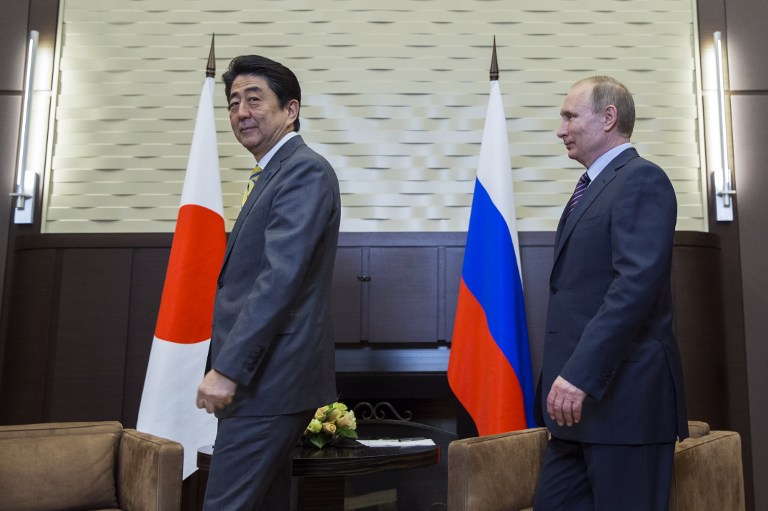 لقاء بين بوتين ورئيس الوزراء الياباني