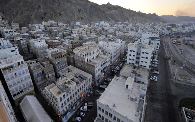 المكلا اليمنية تتنفس الصعداء بعد معاناة سنة مع القاعدة