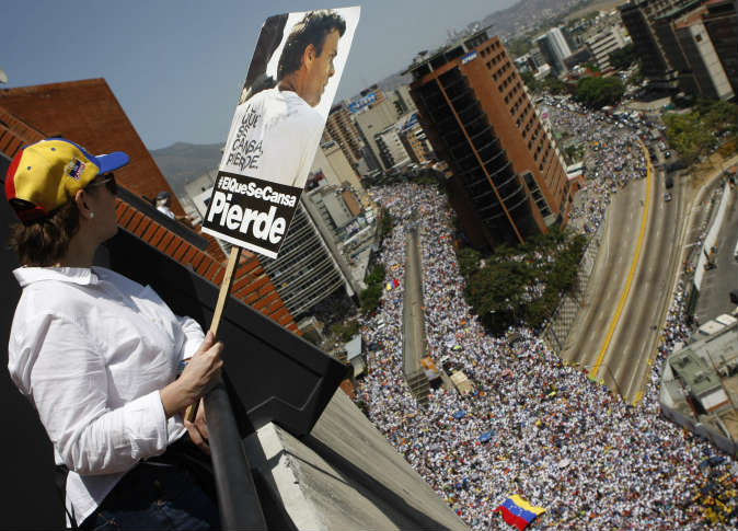 إنجاز الخطوة الأولى على طريق تنظيم استفتاء لإقالة مادورو