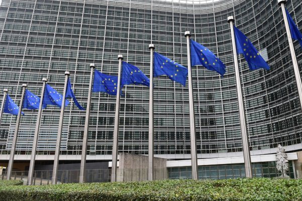 المفوضية الأوروبية تمنح تأييدا مشروطًا لاعفاء الاتراك من التأشيرات