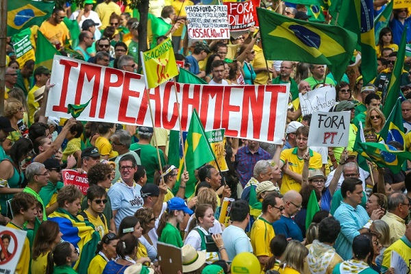 تظاهرات ضد اقالة الرئيسة روسيف في البرازيل بمناسبة عيد العمال