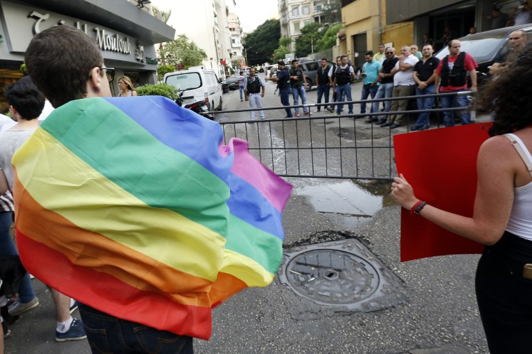 اعتصام نادر في بيروت دعما للمثليين