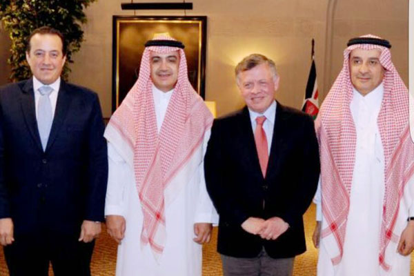 الملك عبد الله الثاني مع الشيخ وليد آل ابراهيم، وعلي الحديثي، وتركي الدخيل 