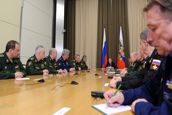 بوتين مترئسا الاجتماع العسكري