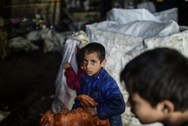 تركيا تنفي استخدام العنف ضد لاجئين سوريين