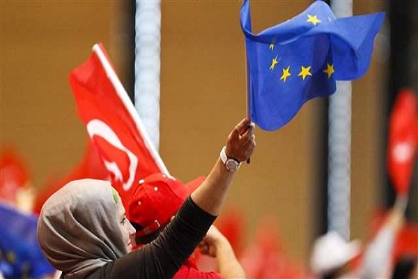 تضاؤل الآمال بالنسبة لتركيا بالتأشيرة والعضوية