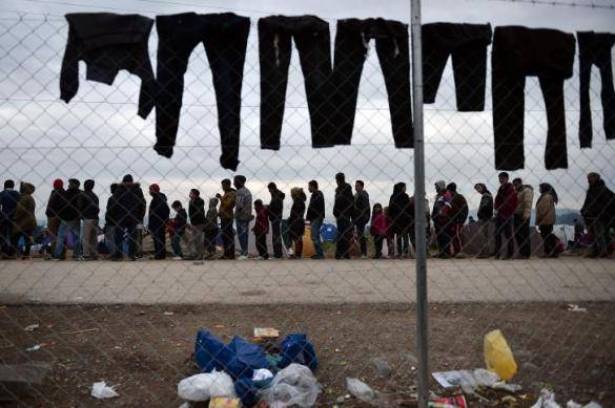 حقوقيون: اللاجئون يموتون على الحدود اليونانية المقدونية