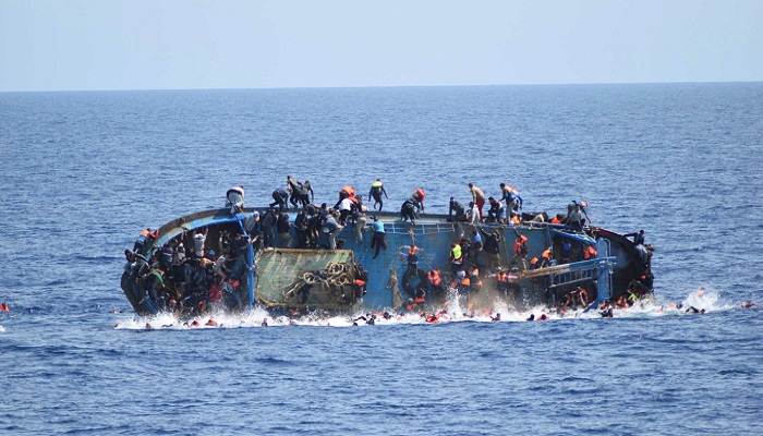 ناجون: مئة مفقود من غرق زورق مهاجرين الاربعاء