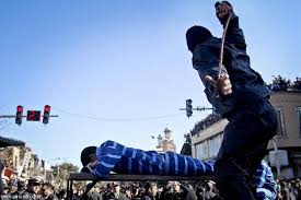 الحكم بـ99 جلدة على شبان أقاموا احتفالا في ايران