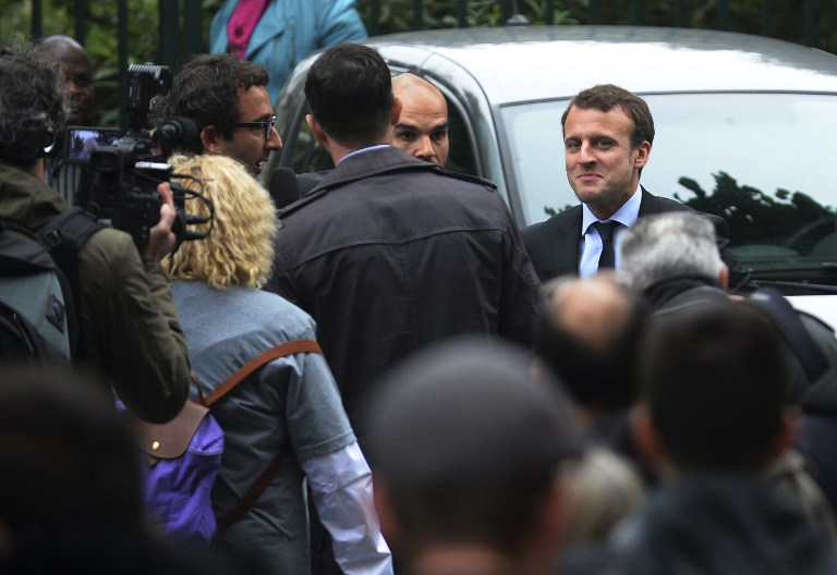 متظاهرون يرشقون وزير الاقتصاد الفرنسي بالبيض