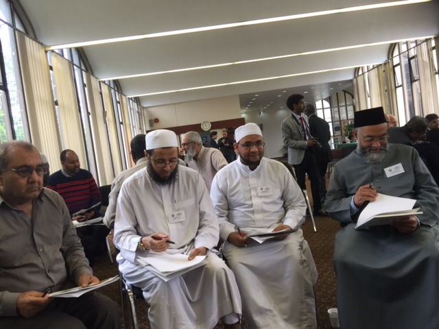 لندن تدرس رسالة المسجد وسط جدل مثير