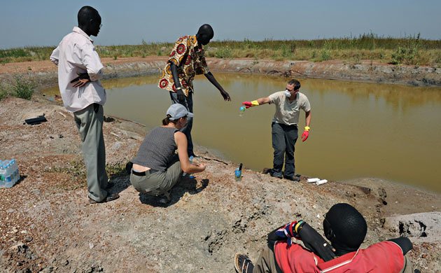 العاصمة السودانية تعاني نقصًا في الوقود والمياه